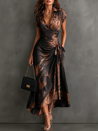 Rosanna | Vestido midi cruzado con estampado abstracto, escote en V, manga corta, cinturón y bajo asimétrico con volante